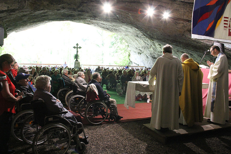 Les organisateurs du traditionnel pèlerinage de l’Assomption à la grotte Sainte Colombe donnent rendez-vous aux pèlerins et aux malades l’année prochaine. (Photo : archives SP)