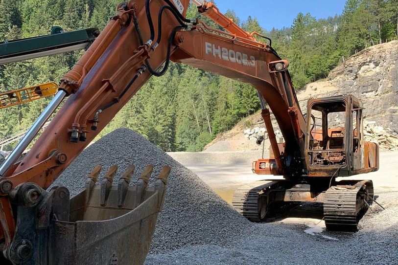 Les dégâts sur les machines de chantier sont importants. (Photo : Police neuchâteloise)