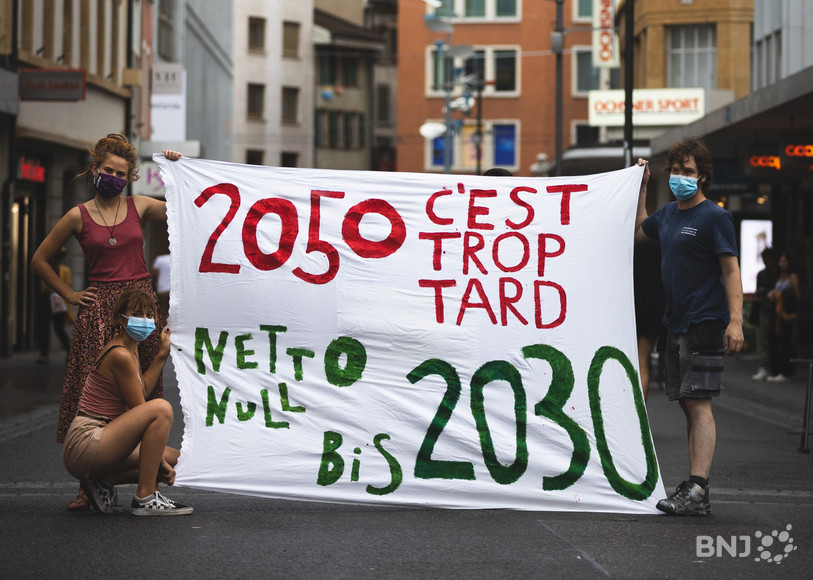Des militants de la Grève du climat Bienne dans les rues de la cité seelandaise. (Photo: Grève du climat Bienne)