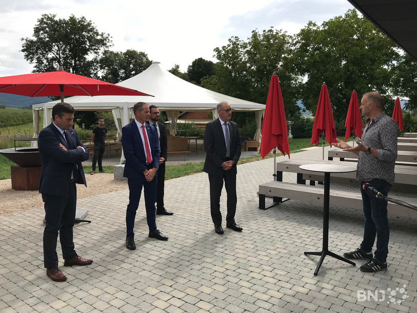 Le conseiller fédéral Guy Parmelin a notamment visité vendredi les Vergers d’Ajoie à Porrentruy.