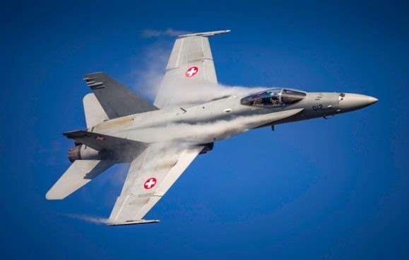 Pour le comité jurassien contre l'achat de nouveaux avions de combat, le projet se trompe de cible. (Photo: Armée suisse)