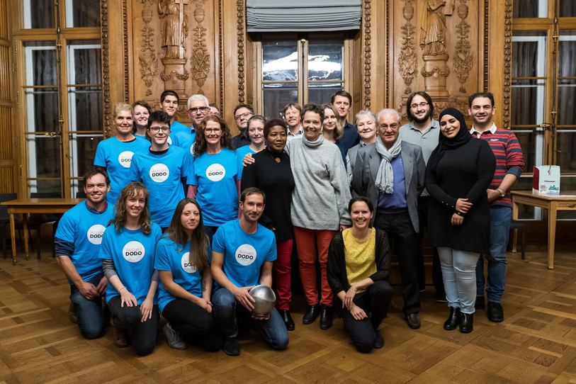 Le Prix de la citoyenneté 2019 avait été décerné aux bénévoles de l’Accueil Dodo de la Fête des vendanges. Le deuxième Prix était allé au Forum « Tous différents – Tous égaux ». (Photo : Ville de Neuchâtel / SP).