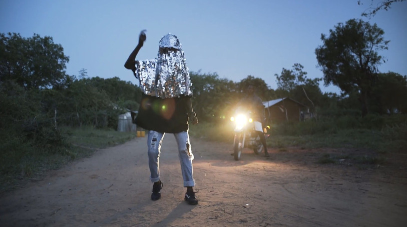 L'artiste neuchâtelois FlexFab a notamment été récompensé pour sa collaboration avec le kenyan Ziller Bas. (Photo : Youtube / FlexFab & Ziller Bas).