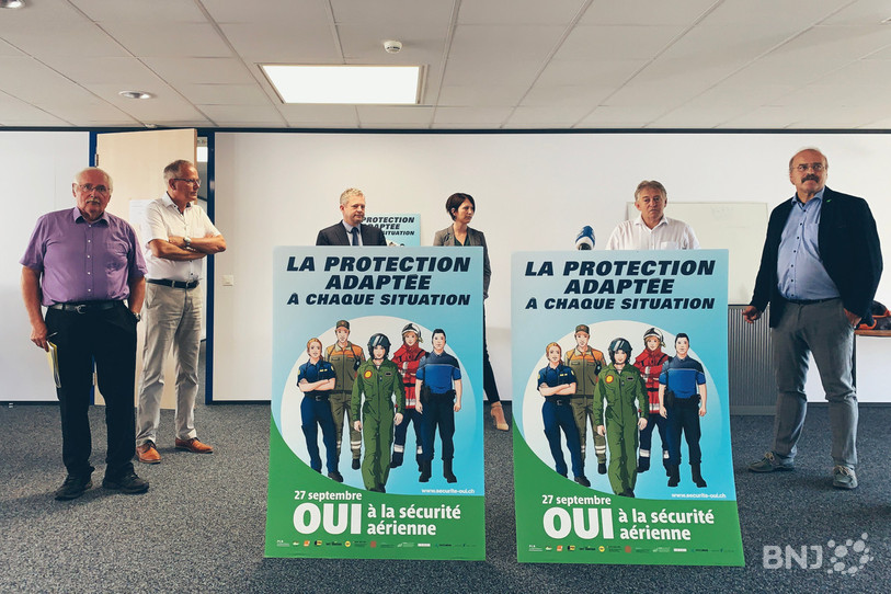 De gauche à droite : Walter Willener (président UDC NE), Daniel Berger (ancien brigadier), Sébastien Marti (pharmacien), Crystel Graf (vice-présidente PLRN), Olivier Henin (CEO Syderal SA) et Philippe Bauer (conseiller aux États).