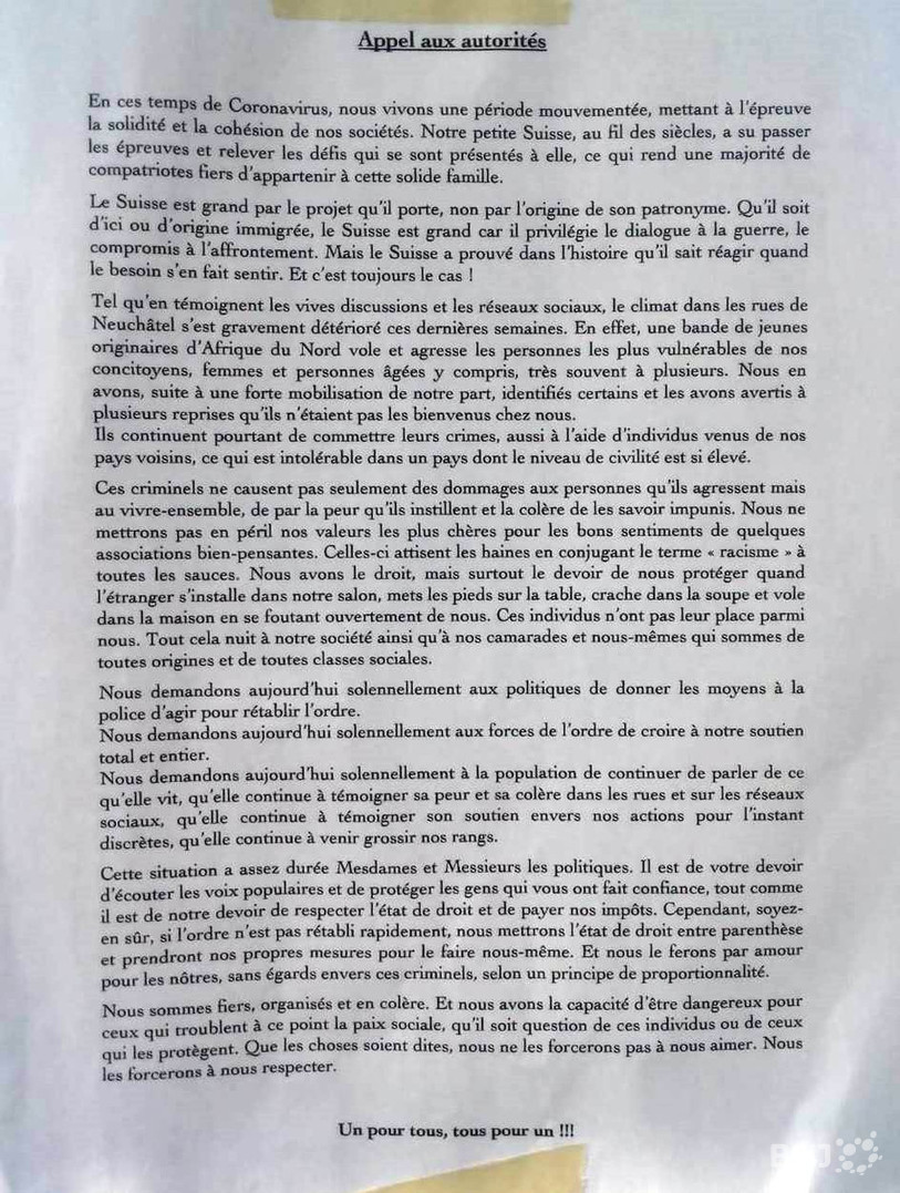 Les affiches placardées en ville de Neuchâtel ont fait réagir le groupe PLR au Grand Conseil. (Photo : archives