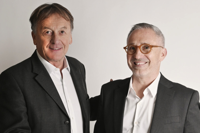 François Billig (à gauche) passe le flambeau à Didier Deltort. (Photo : Acrotec)