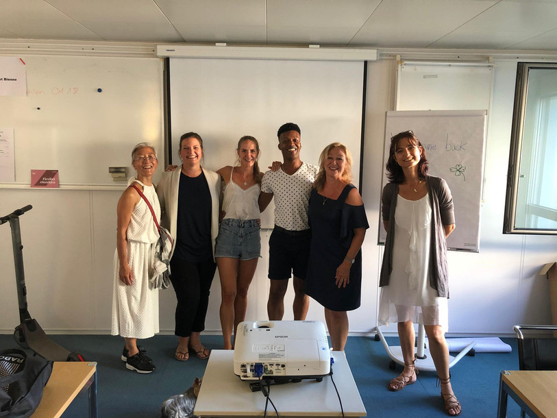 Joëlle Prince (deuxième puis la droite) pose avec son nouveau comité (photo: FSED)