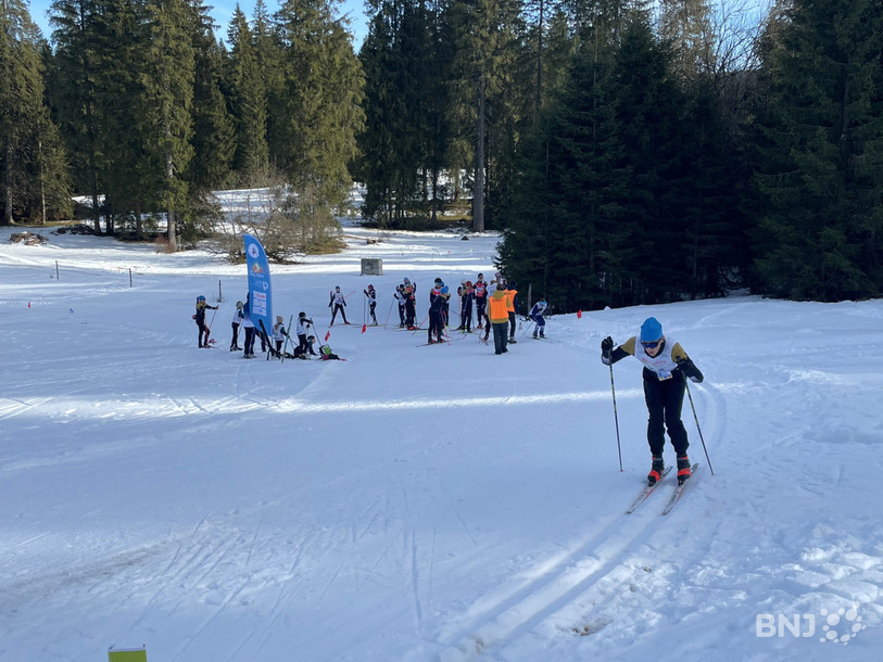Les jeunes fondeurs ont pu profiter du soleil franc-montagnard aux Breuleux.