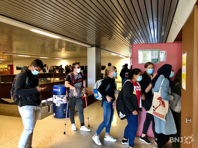 Les étudiants ont repris les cours ce lundi matin, comme ici au lycée Blaise-Cendrars à La Chaux-de-Fonds.