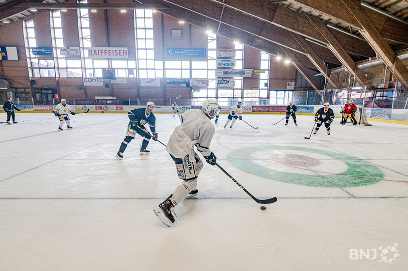 Les hockeyeurs ajoulots ont découvert le nouveau cadre de leur préparation à Saignelégier (photo : Jonathan Vallat).
