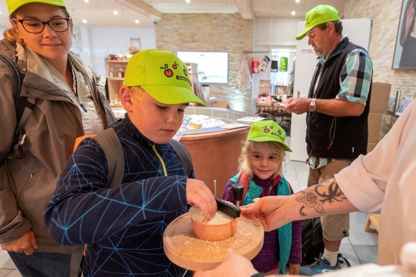 Petits et grands peuvent profiter de cette nouvelle offre touristique gourmande. (photo: Stefan Boegli)