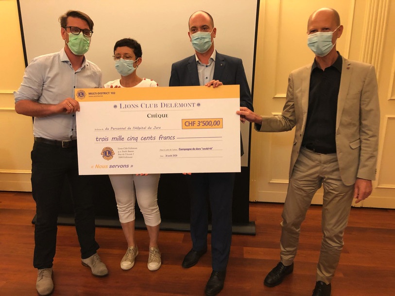 Pascal Braichet, trésorier LCD, Caroline Balmer, ancienne présidente du LCD, Thierry Charmillot, directeur général de l’Hôpital du Jura et Jocelyn Saucy, directeur des ressources humaines de l’Hôpital du Jura. (Photo : LCD).