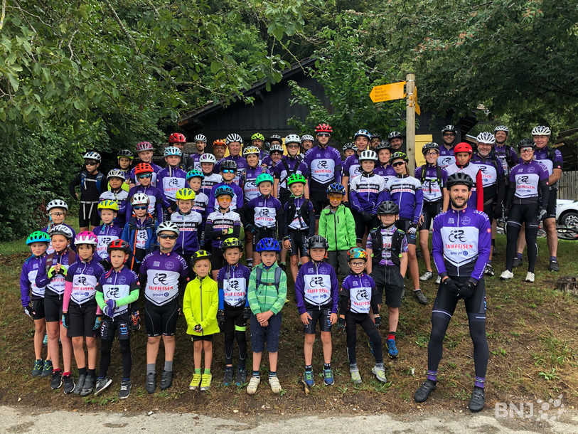 Le Zeta Cycling Club arborait son nouveau maillot avant l'entraînement samedi à Boudry.