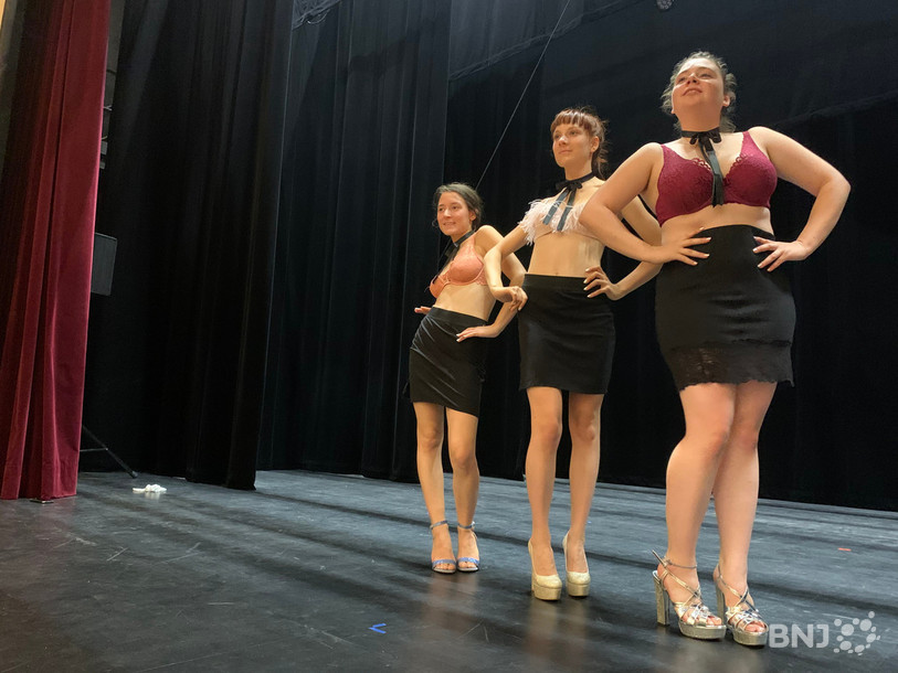 Les trois jeunes femmes ont présenté leur spectacle sur la scène de l'Inter à Porrentruy.
