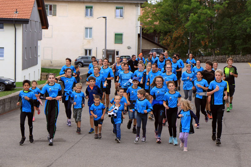 La jeunesse a rejoint les coureurs plus aguerris pour terminer ce Tour du Jura dimanche soir au Noirmont (photo : Groupe Sportif Franches-Montagnes).