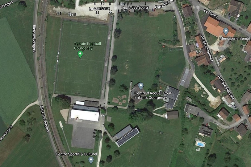 Les installations sportives de Courgenay pourraient avoir droit à un coup de neuf (photo : Google Maps).