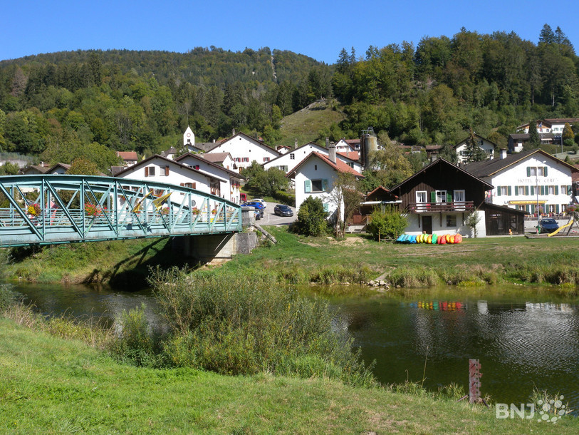 Un crédit de 20’000 francs pour financer l’étude pour le projet de stabilisation d’une partie de la berge du Doubs a été accepté vendredi soir lors de l'assemblée communale à Soubey. (Photo : archives).