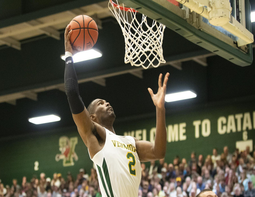 Daniel Giddens vivra sa première expérience professionnelle avec Union Neuchâtel (photo : Vermont Catamounts).