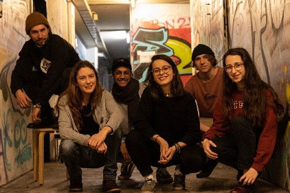 Plusieurs jeunes du PJ avec tout à droite Clara Brambilla. (Photo: PJ Bienne)