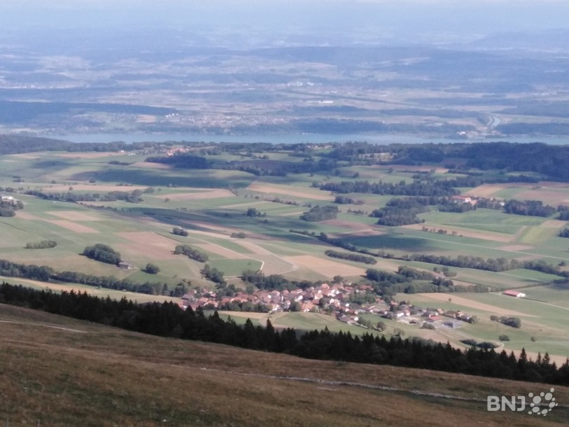 Niché au pied du Chasseral, le village de Nods attend de connaître le nom de son nouveau maire. (Photo : archives)