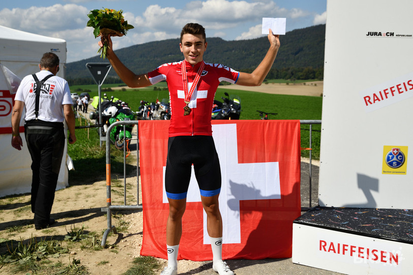 Arnaud Tendon roulera durant une année avec le maillot rouge à croix blanche sur les épaules (photo : Georges Henz).