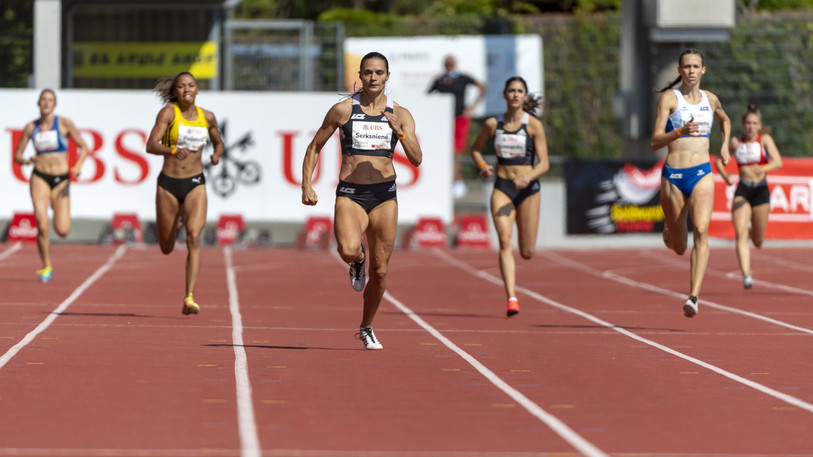 Rachel Pellaud (en jaune sur la gauche) a dû batailler pour grimper sur le podium samedi à Bâle (photo : KEYSTONE/Georgios Kefalas).