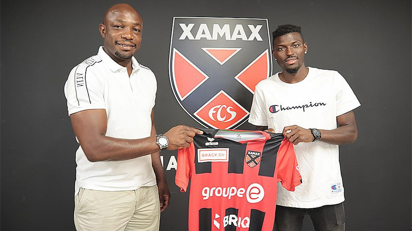 Eric Tia, à droite, sera Xamaxien durant six mois avec option. (Photo: Neuchâtel Xamax FCS).