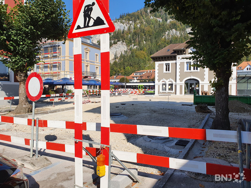 La route est barrée depuis mi-août entre l'Avenue et la place de la gare de Fleurier.