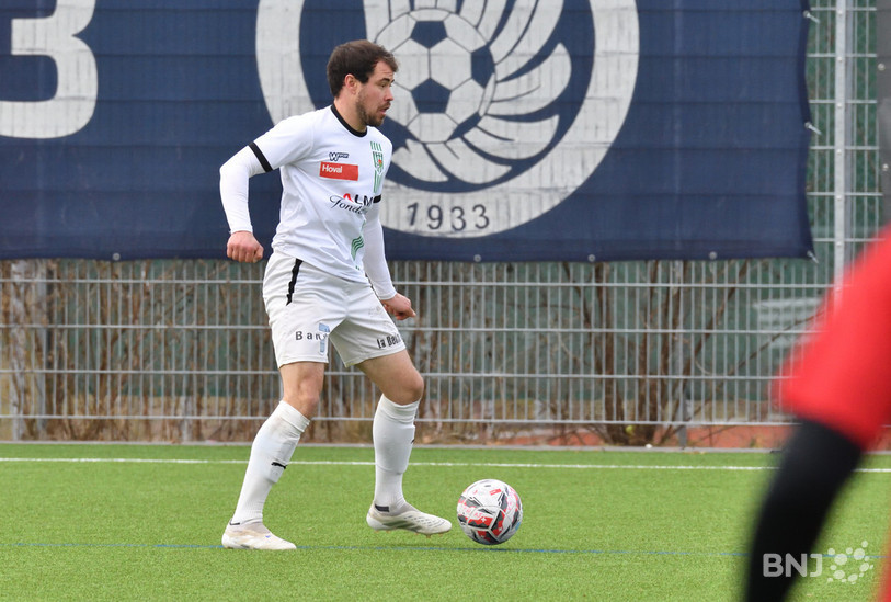 Clément Mottaz et le FC Courtételle doivent patienter une semaine supplémentaire avant de retrouver le championnat de 1re Ligue. (Photo : archives Georges Henz)