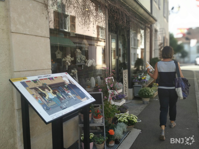 Cette année encore, le dessinateur embé met son talent au profit des commerces delémontains (Photo : archives)