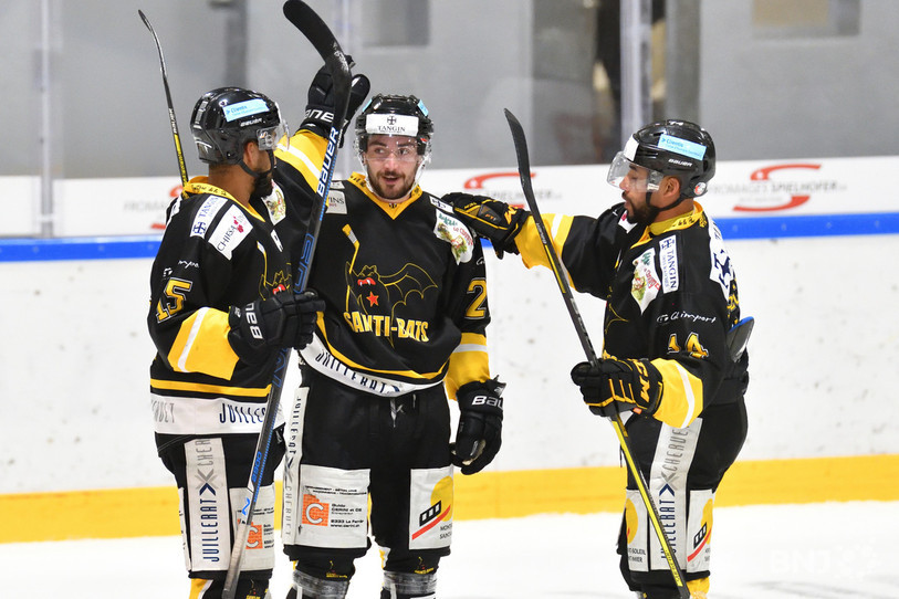 Le HC St-Imier peut célébrer sa première victoire de la saison dans le temps règlementaire (photo : archives Georges Henz).
