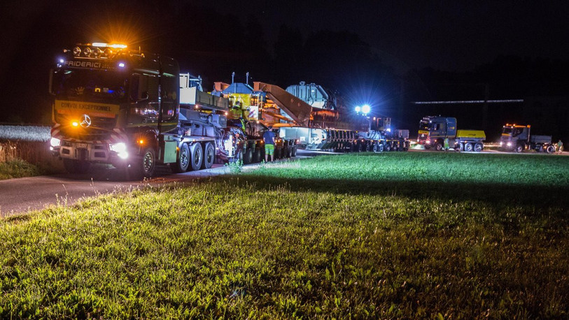 Il aura fallu quatre convois pour amener le nouveau transformateur de 170 tonnes du port de Bâle à Mühleberg (photo : Swissgrid).