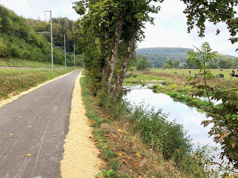 Piste cyclable flambant neuve et Allaine revitalisée: le paysage a bien changé entre Grandgourt et Buix.
