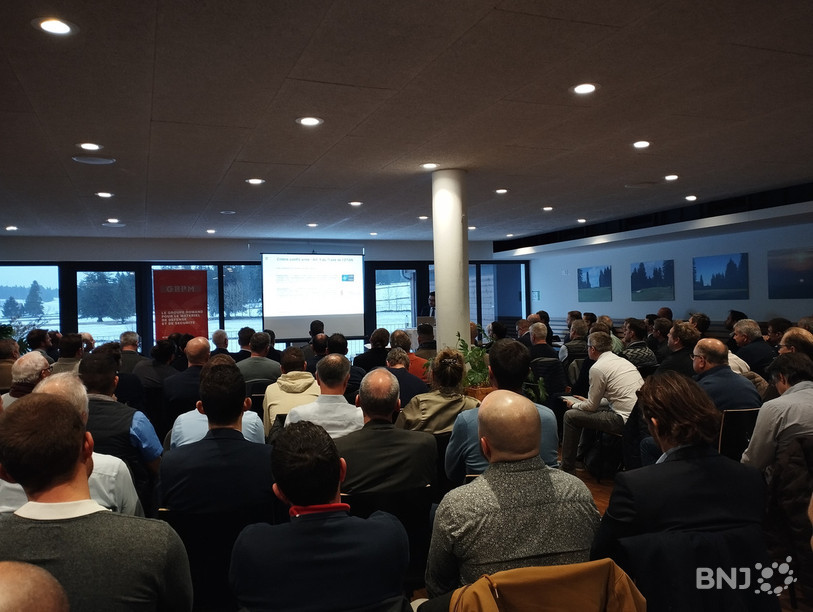 Armasuisse et le Groupe romand pour le matériel de Défense et de la Sécurité se sont notamment adressé aux entreprises de la région ce mardi aux Bois.