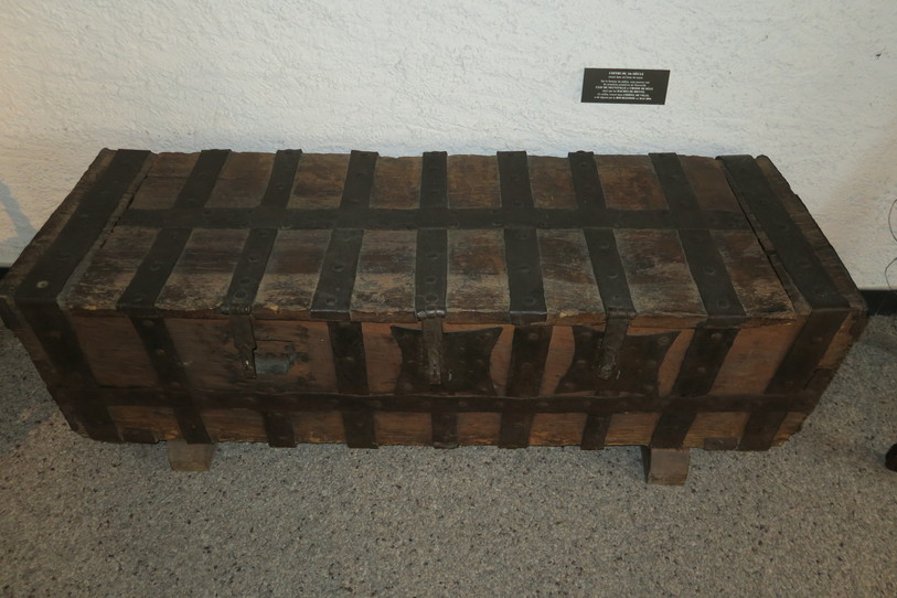 Ce coffre datant du 14e siècle est toujours exposé au Musée d’art et d’histoire de La Neuveville. Photo : MAHLN
