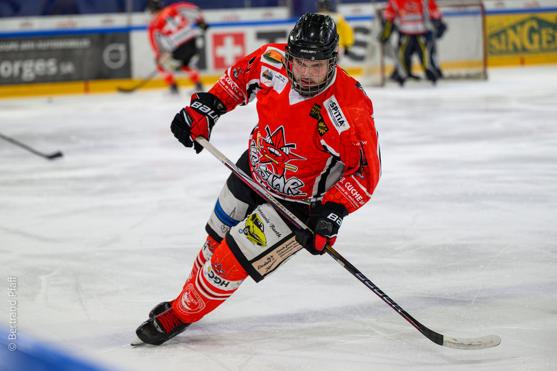 Les joueurs du HC Star Chaux-de-Fonds tenteront de décrocher leur place en finale des play-off mercredi soir. (Photo archives : Bertrand Pfaff)