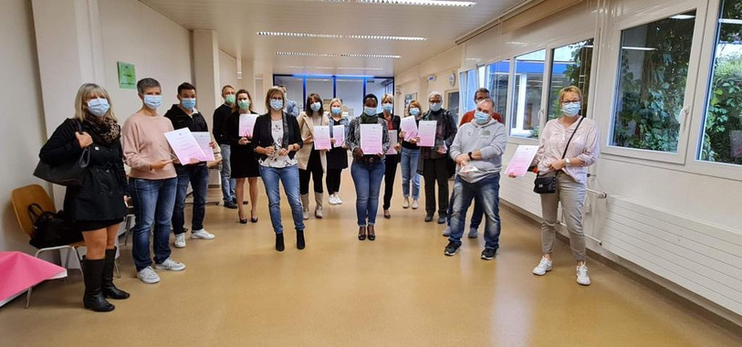 Les représentant(e)s des EMS jurassiens ont reçu leur prix vendredi soir. (Photo : Alzheimer Jura)