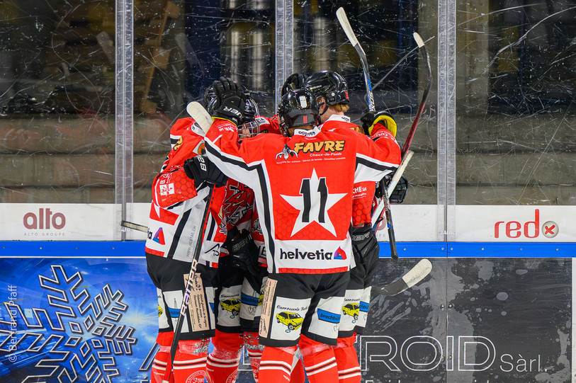 Le HC Star Chaux-de-Fonds peut encore être champion romand de 2e ligue (photo : archives, Bertrand Pfaff).