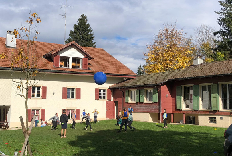 L'école prendrait racine dans l'ancienne colonie du Creux-des-Biches au Noirmont que l'association est en passe d'acquérir auprès de la Ville de Delémont, actuel propriétaire.