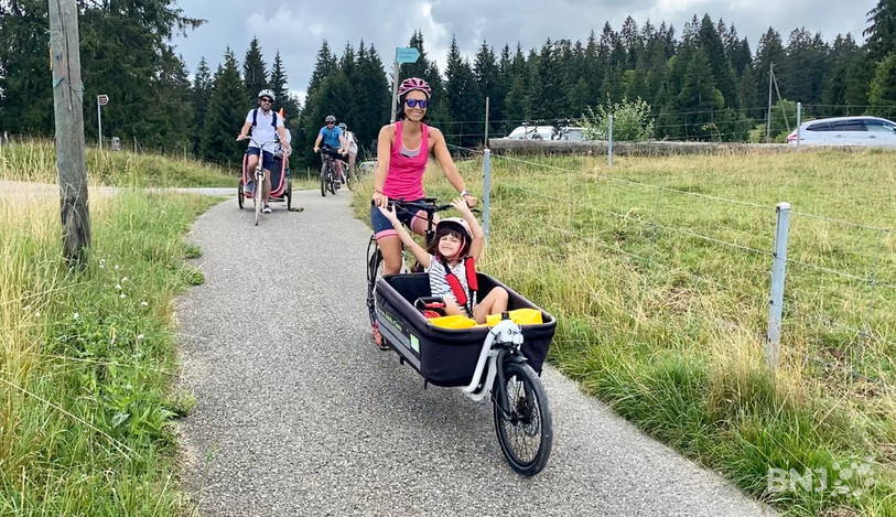 Le PVL a sillonné les routes du canton du Jura en vélo pour faire sa campagne électorale. 