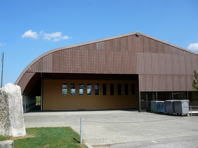 La salle des fêtes de Reconvilier servira encore plusieurs semaines de centre de dépistage Covid-19. (Photo : Jura bernois Tourisme).