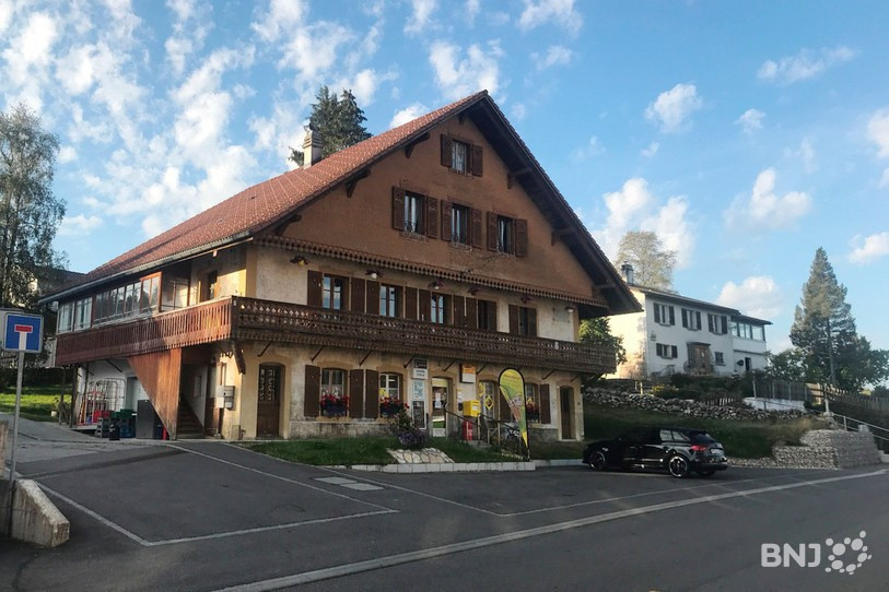 L’épicerie de La Chaux-du-Milieu doit fermer au 31 octobre, mais une coopérative de citoyens du village espère la racheter.