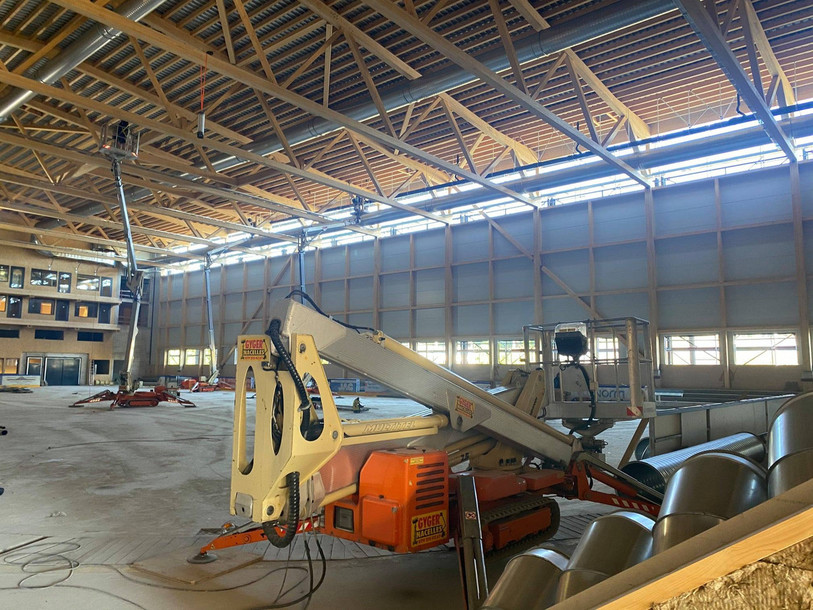 Les utilisateurs doivent encore prendre leur mal en patience avant la réouverture de la patinoire, le 17 novembre. (Photo : Facebook/Hockey-Club Ajoie)