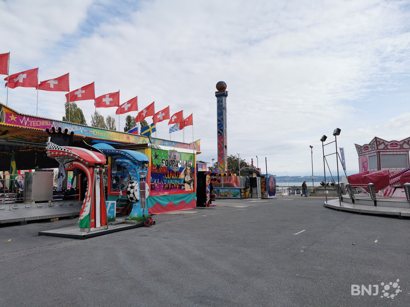 Présents depuis vendredi sur la place du port à Neuchâtel, les forains déplorent une situation