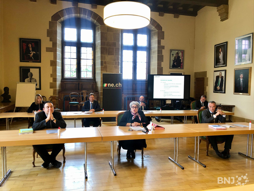 Le Conseil d'Etat in corpore a présenté le budget 2021 dans la salle des Chevaliers au château de Neuchâtel.