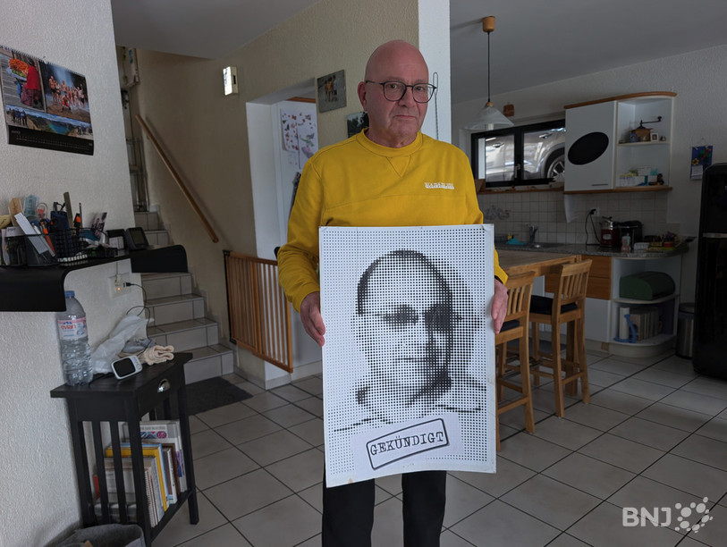 Pierre-Yves Emery est encore en possession de la pancarte qu’il a brandi il y a 20 ans lors de la manifestation à Berne. On y voit son visage avec le mot « licencié » en allemand. 
