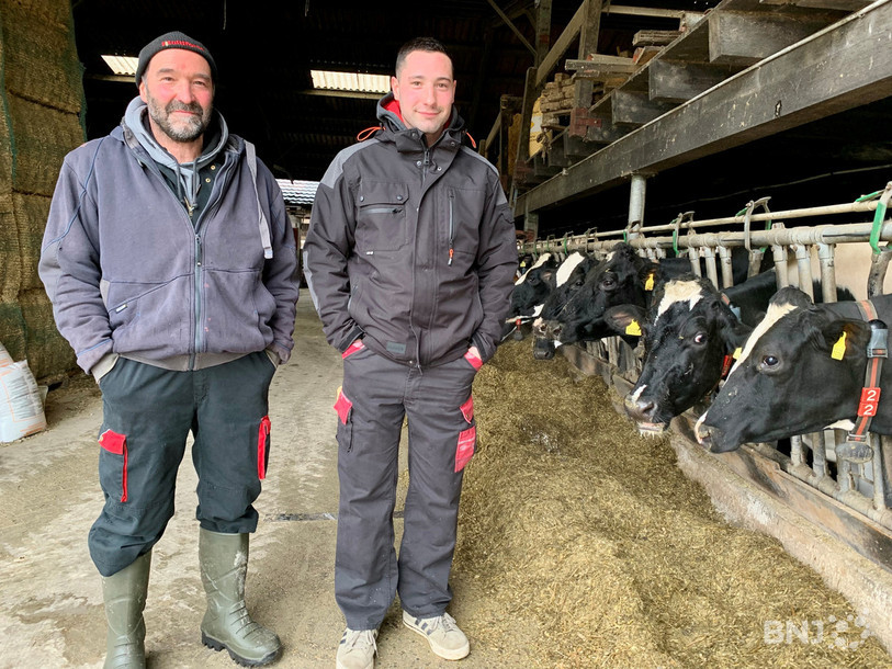 Claude Fleury et son fils Benjamin se consacrent à 100 % à la production laitière sur leur exploitation de Courcelon.