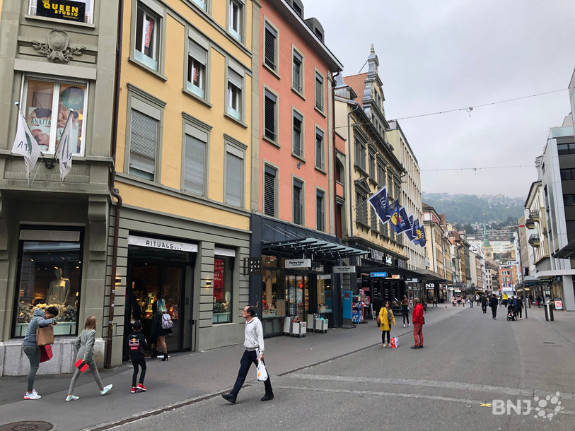 Ce dimanche, les magasins sont ouverts dans le canton de Berne, notamment à Bienne. (Photo d'archives).