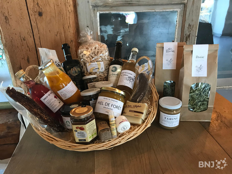 Les paniers garnis offriront un choix varié allant des spécialités du terroir aux produits de santé et beauté.