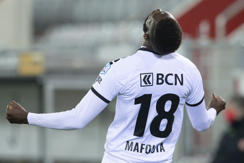 A l'image de Louis Mafouta, cette victoire fait du bien au moral de Neuchâtel Xamax FCS (KEYSTONE/Peter Schneider).